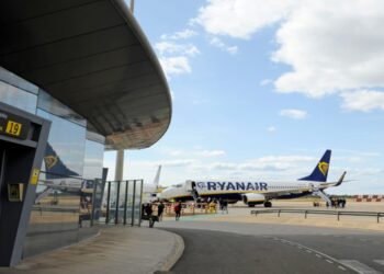 Tensión diplomática tras el desalojo de menores judíos de un vuelo en Valencia