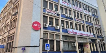 CCOO y UGT denuncian el bloqueo de la CEOE en la negociación de convenios clave y llaman a la movilización